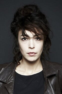Adrienne Pauly