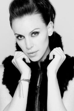 Alexandra de la Mora