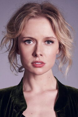 Amelia Eve