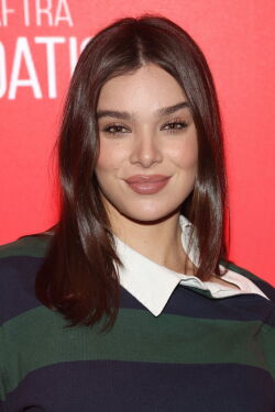 Hailee Steinfeld