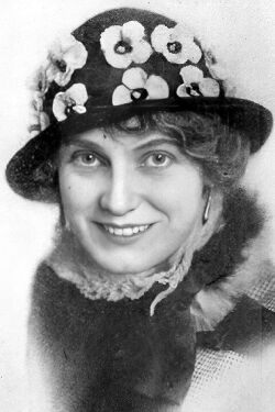 Leona Hutton