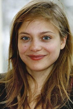 Lizzie Brocheré