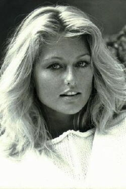 Mary Stavin