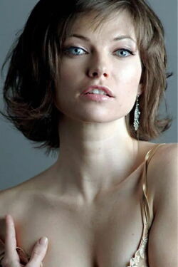 Nicole De Boer