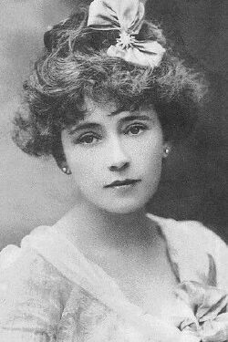 Nina Boucicault