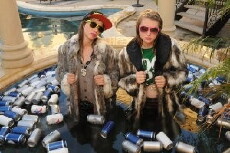 Idiotsitter (2014) - Stream Online