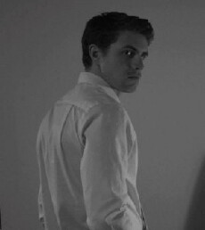 Dark Is the Night (2016) - Stream Online