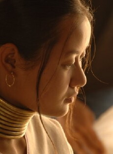 Kayan Beauties (2012) - Stream Online