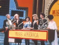 Family Feud (1976) - Stream Online