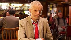 Tracey Breaks the News (2017) - Stream Online