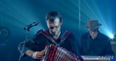 Hubert von Goisern: Federn - Live im Museumsquartier Wien (2015) - Stream Online