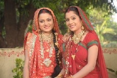 Hamaar Sautan Hamaar Saheli (2011) - Stream Online